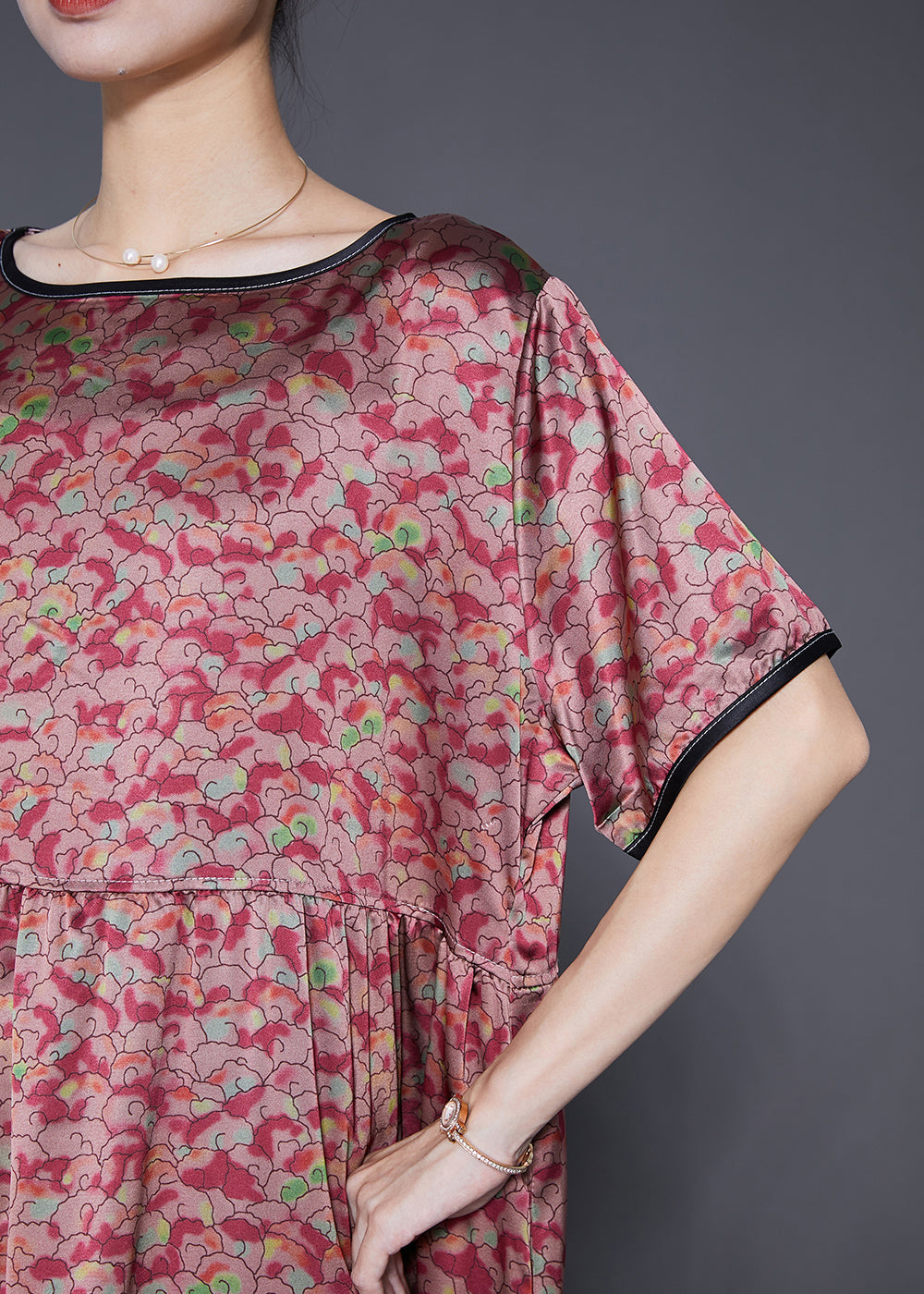 Beautifully Finished Dress in a Timeless Design