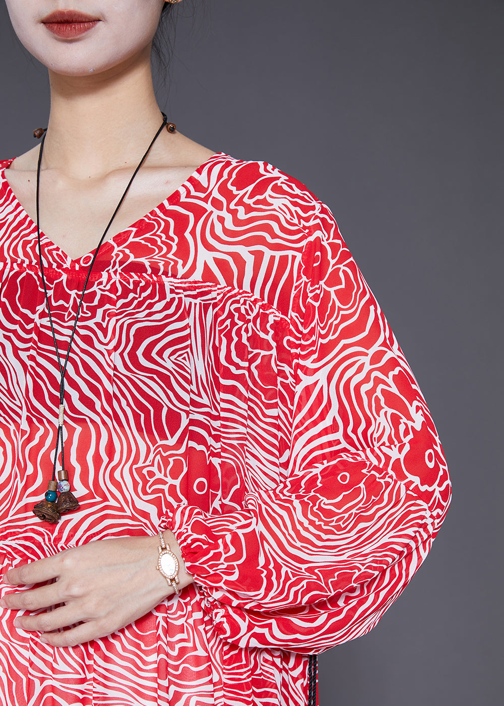 Beautifully Finished Dress in a Timeless Design