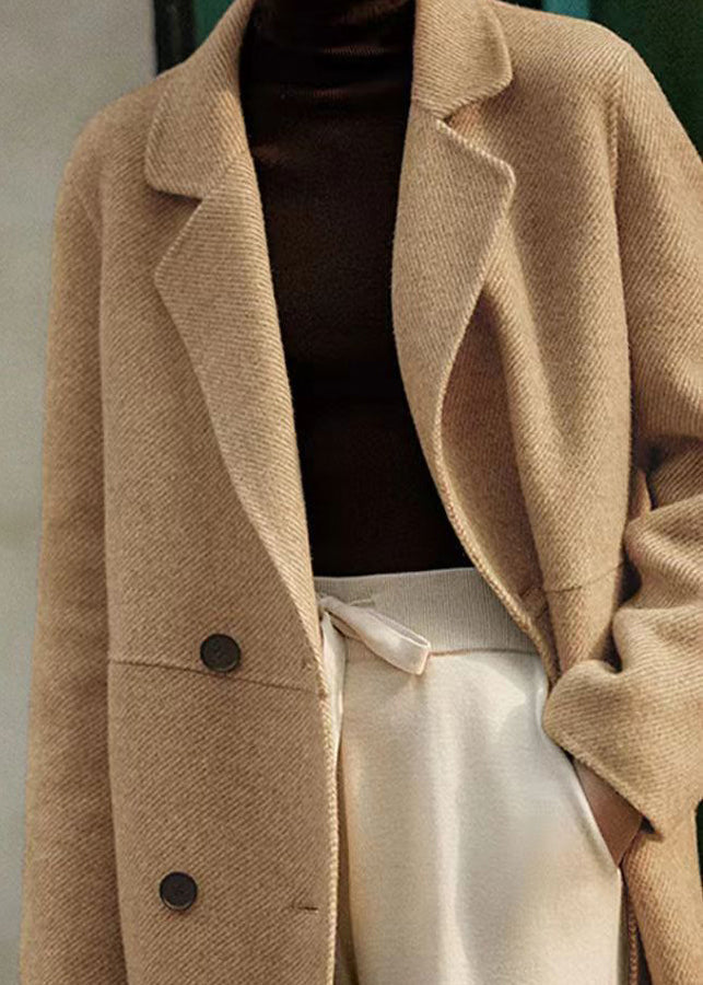 Well Tailored Coat with a Graceful Silhouette