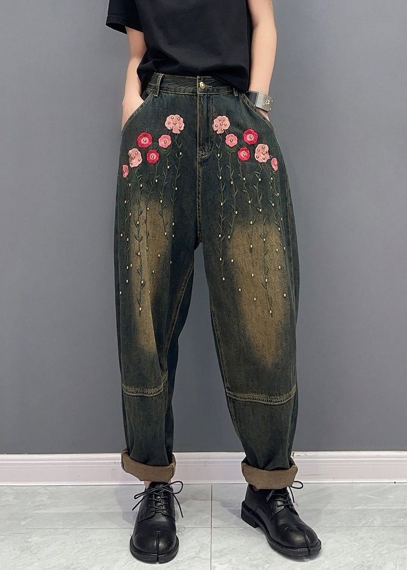 Effortlessly Elegant Pants with a Timeless Design