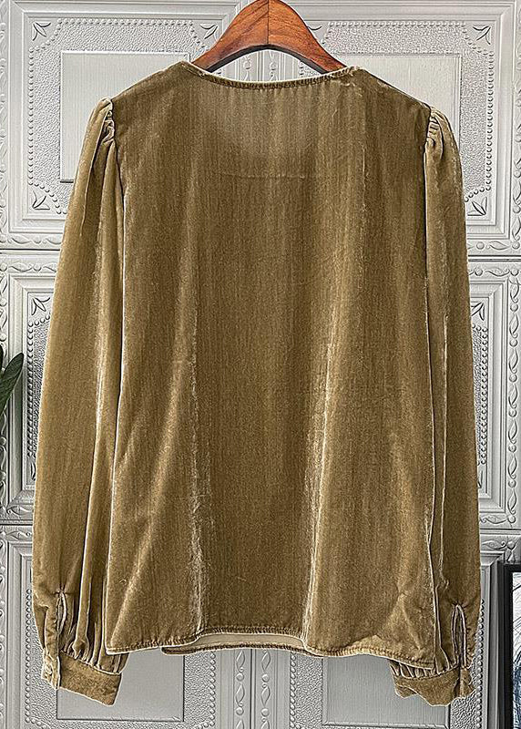 Effortlessly Elegant Top with a Timeless Design