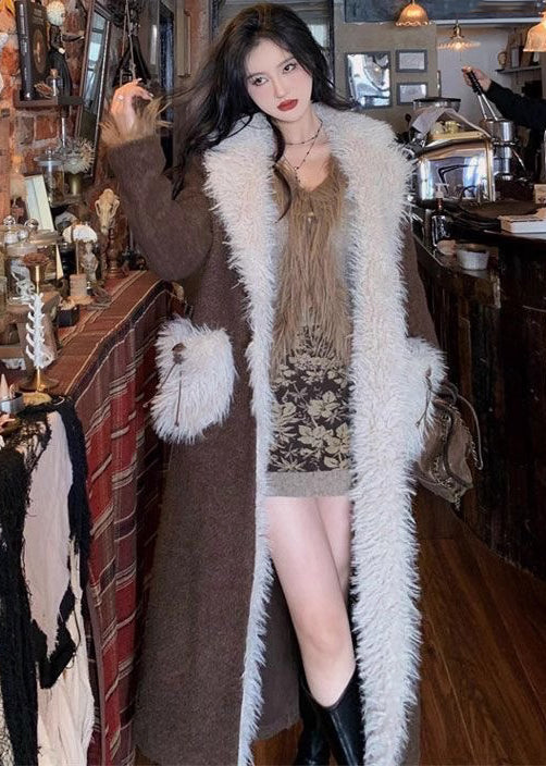Well Tailored Coat with a Graceful Silhouette