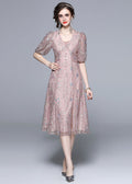 Effortlessly Elegant Dress with a Timeless Design