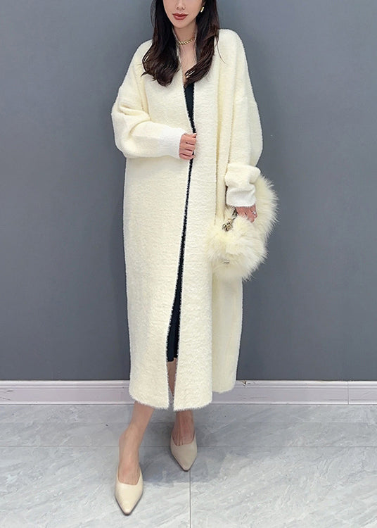 Well Tailored Cardigan with a Graceful Silhouette