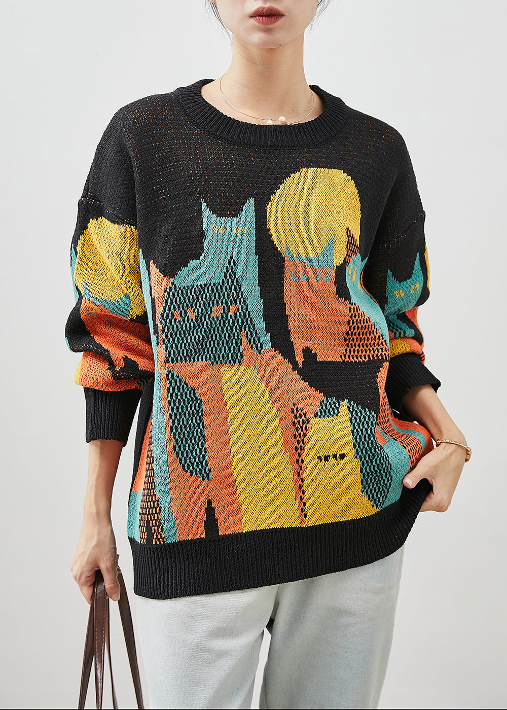 Effortlessly Elegant Sweater with a Timeless Design