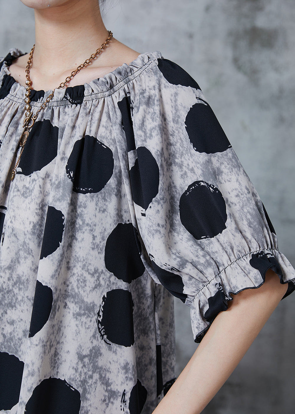 Effortlessly Elegant Top with a Timeless Design