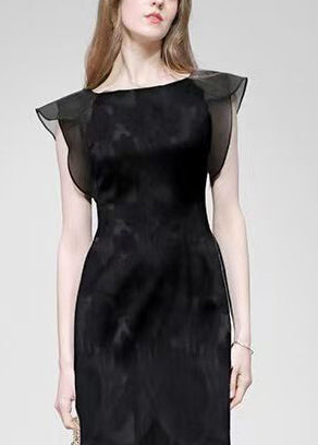 Well Tailored Dress with a Graceful Silhouette