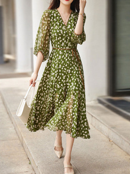 Classic Vintage Dress with a Flattering Fit