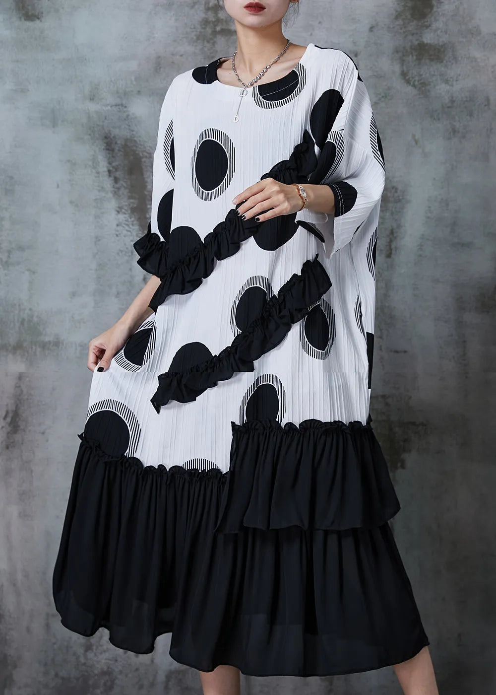 Beautifully Finished Dress in a Timeless Design