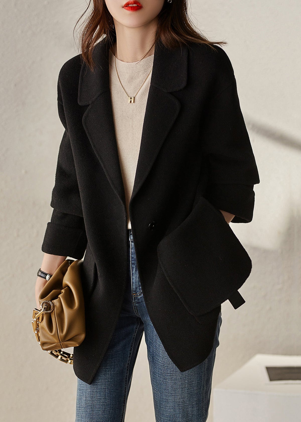 Effortlessly Elegant Coat with a Timeless Design