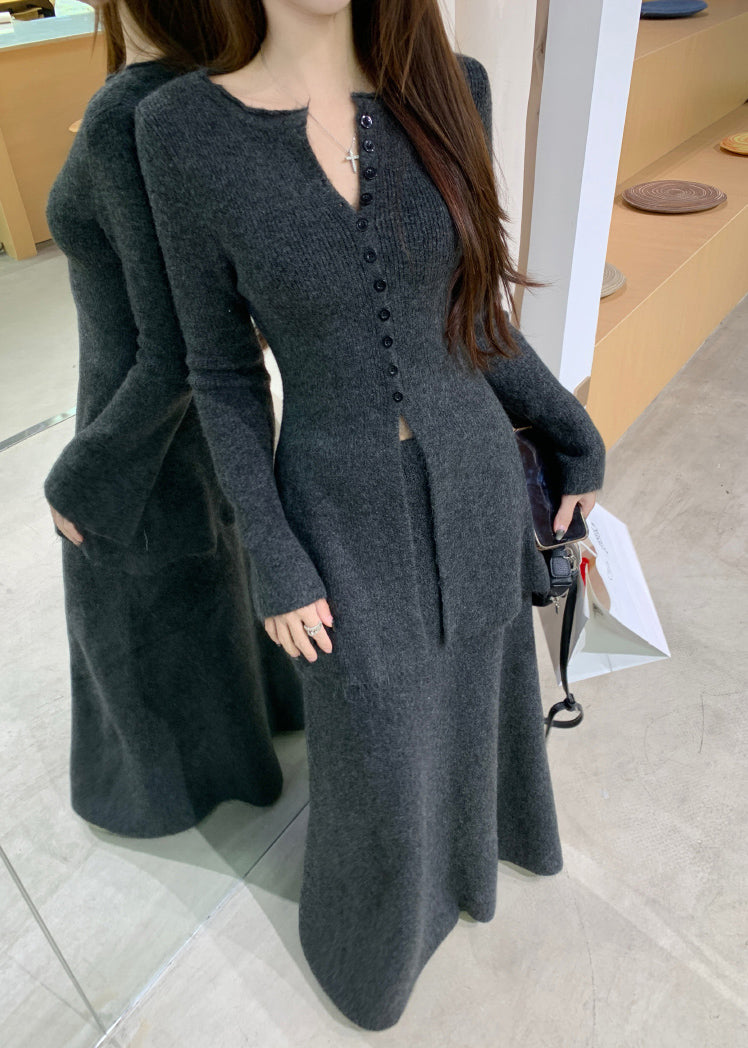 Well Tailored Sweater with a Graceful Silhouette