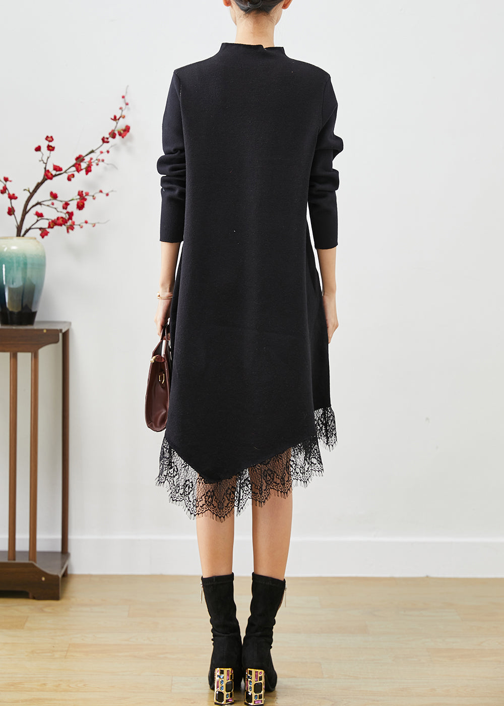 Beautifully Finished Dress in a Timeless Design