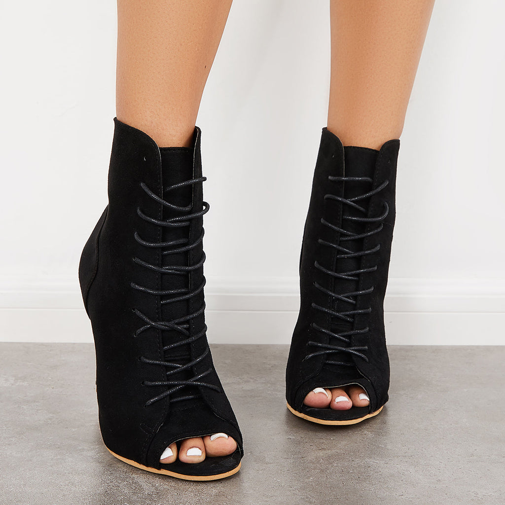 Graceful Orthopedic Boots for Modern Look