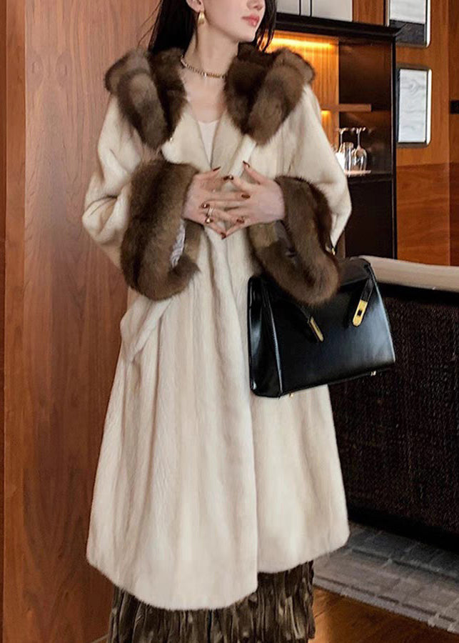 Effortlessly Elegant Coat with a Timeless Design