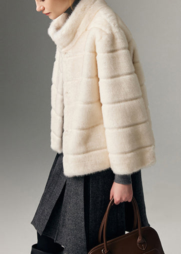 Well Tailored Coat with a Graceful Silhouette