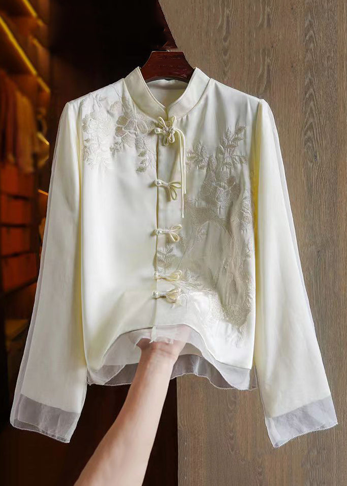 Well Tailored Top with a Graceful Silhouette