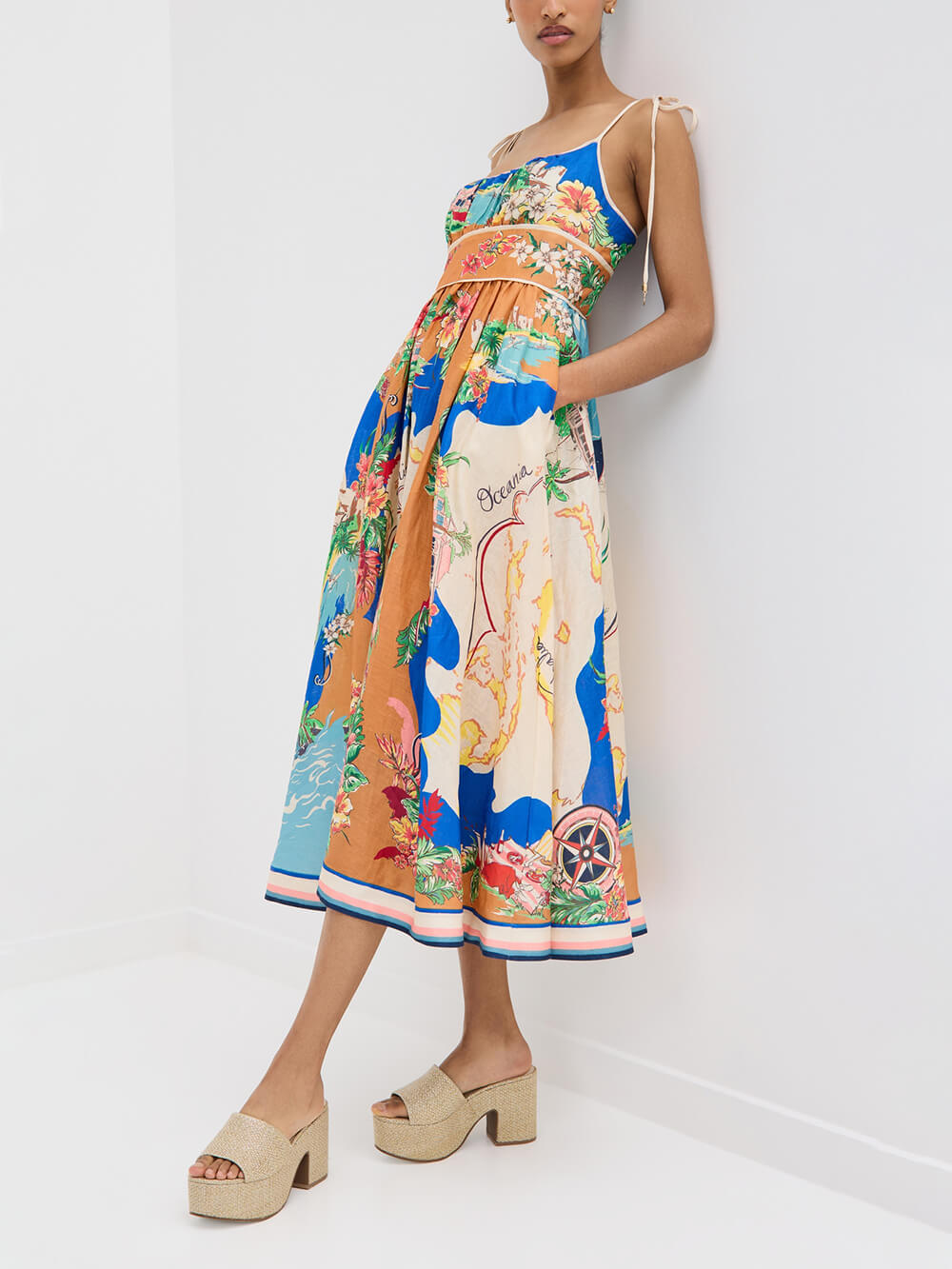 Well Tailored Dress with a Graceful Silhouette