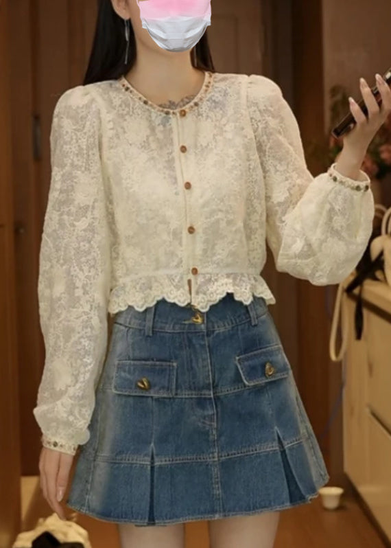 Well Tailored Blouse with a Graceful Silhouette