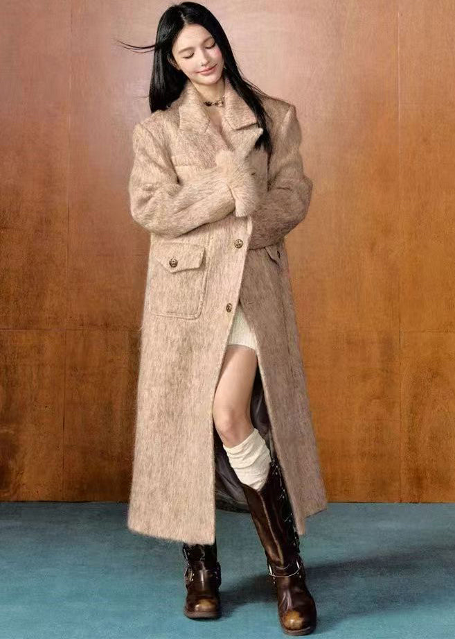 Well Tailored Coat with a Graceful Silhouette