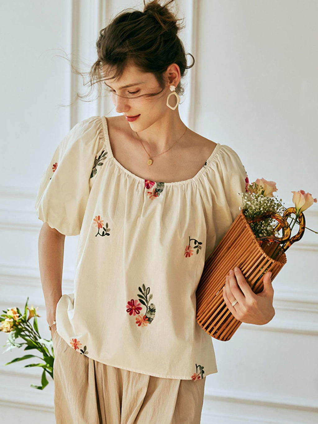 Well Tailored Top with a Graceful Silhouette