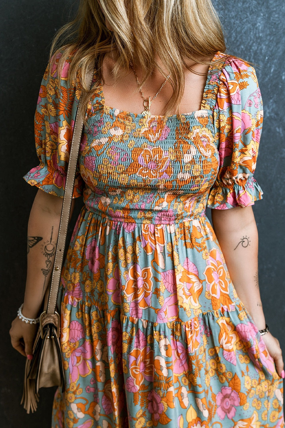 Effortlessly Elegant Dress with a Timeless Design