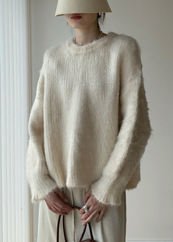 Well Tailored Sweater with a Graceful Silhouette