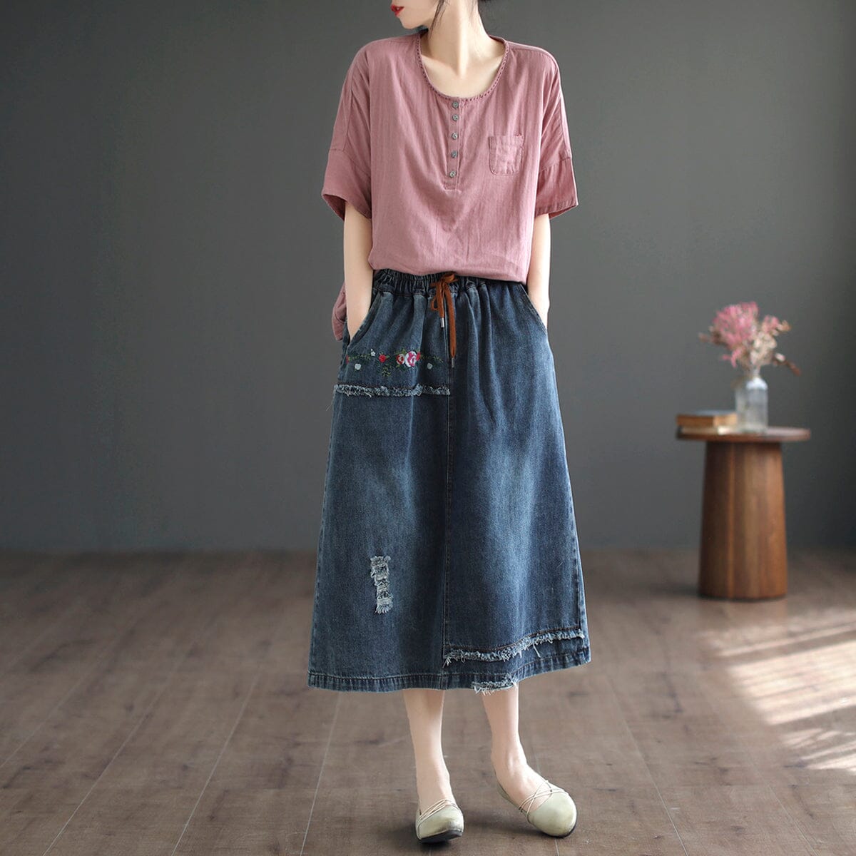 Effortlessly Elegant T-Shirt with a Timeless Design