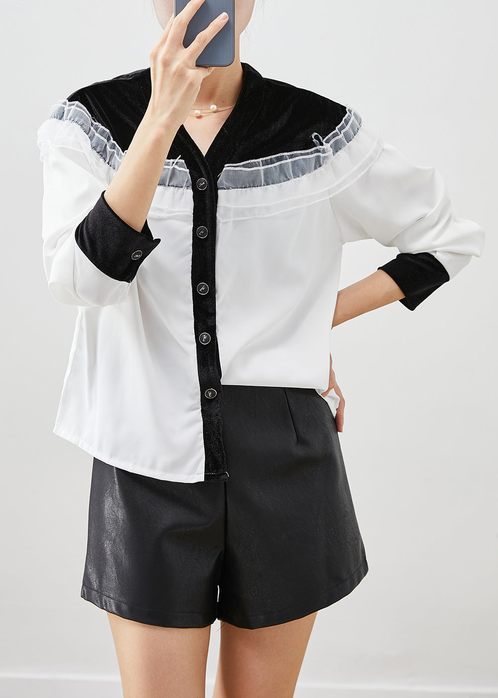 Effortlessly Elegant Shirt with a Timeless Design