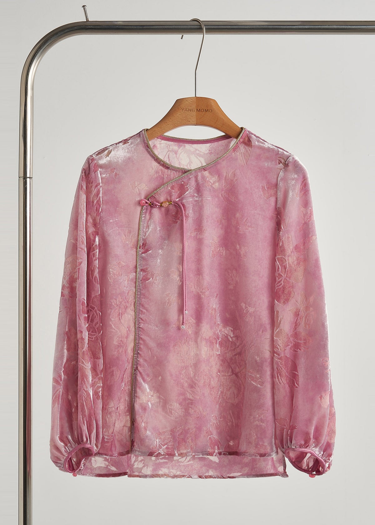 Beautifully Finished Shirt in a Timeless Design
