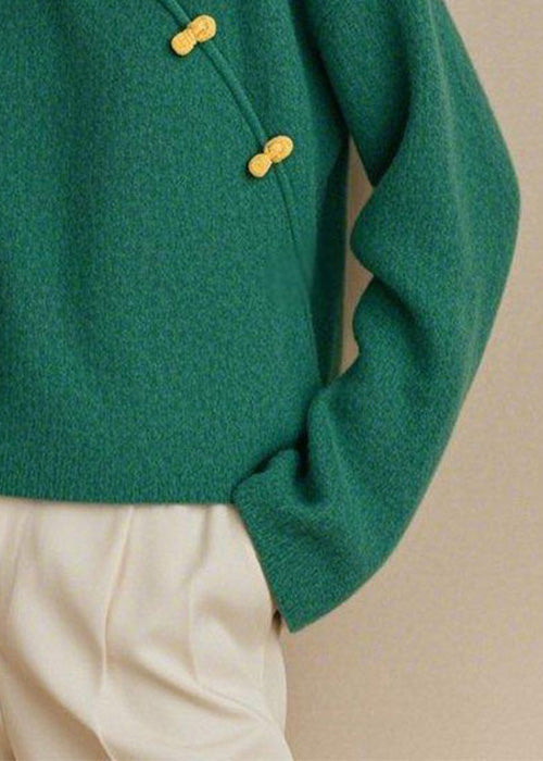 Classic Vintage Sweater with a Flattering Fit