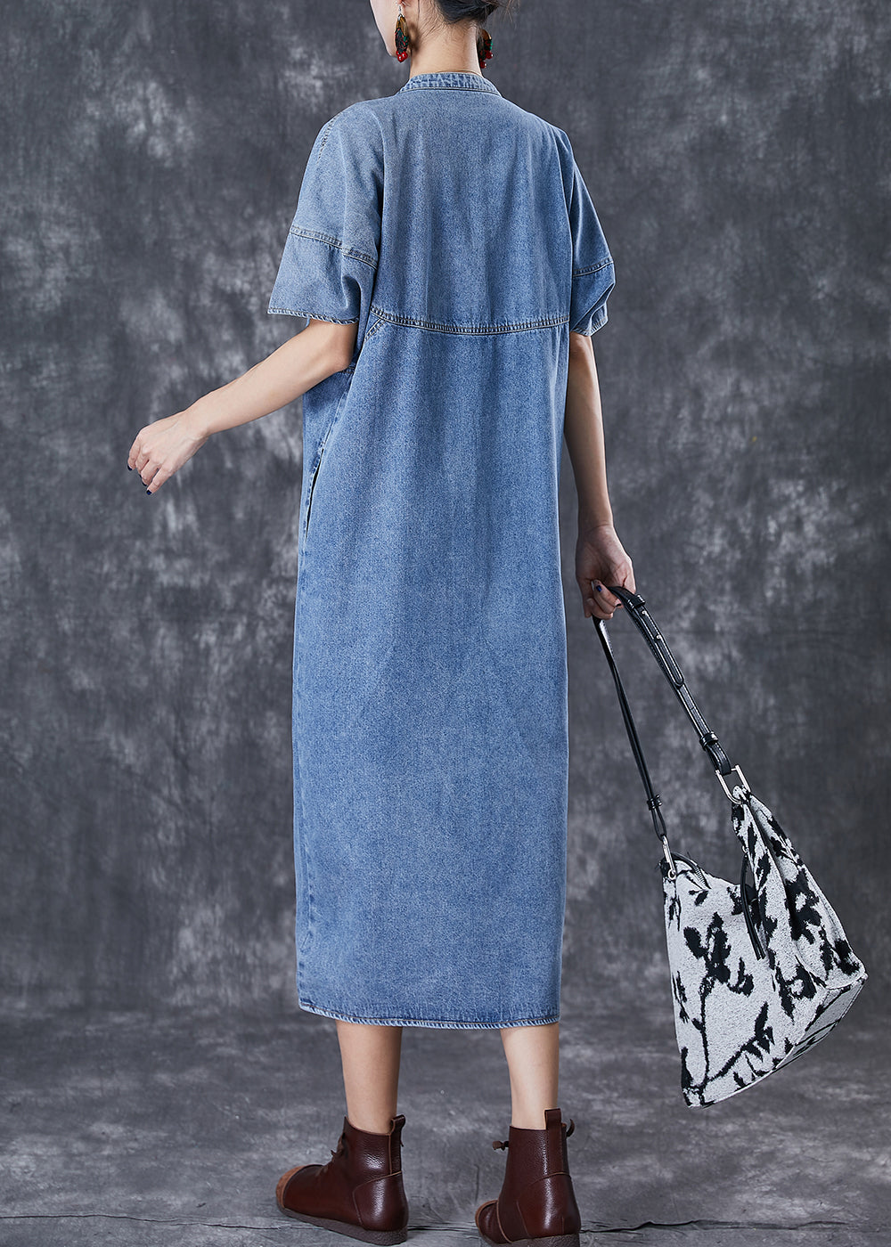 Beautifully Finished Dress in a Timeless Design