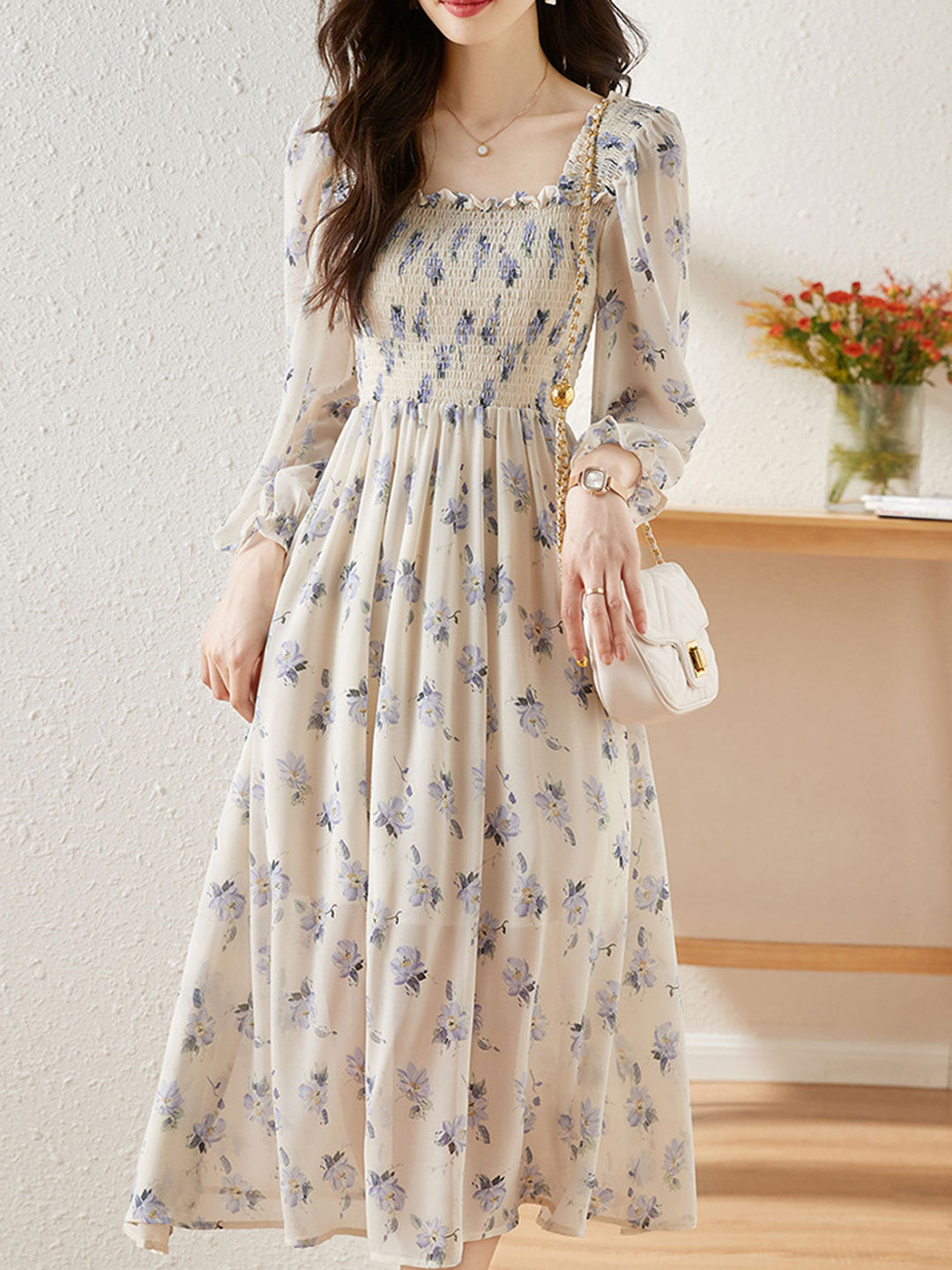 Effortlessly Elegant Dress with a Timeless Design