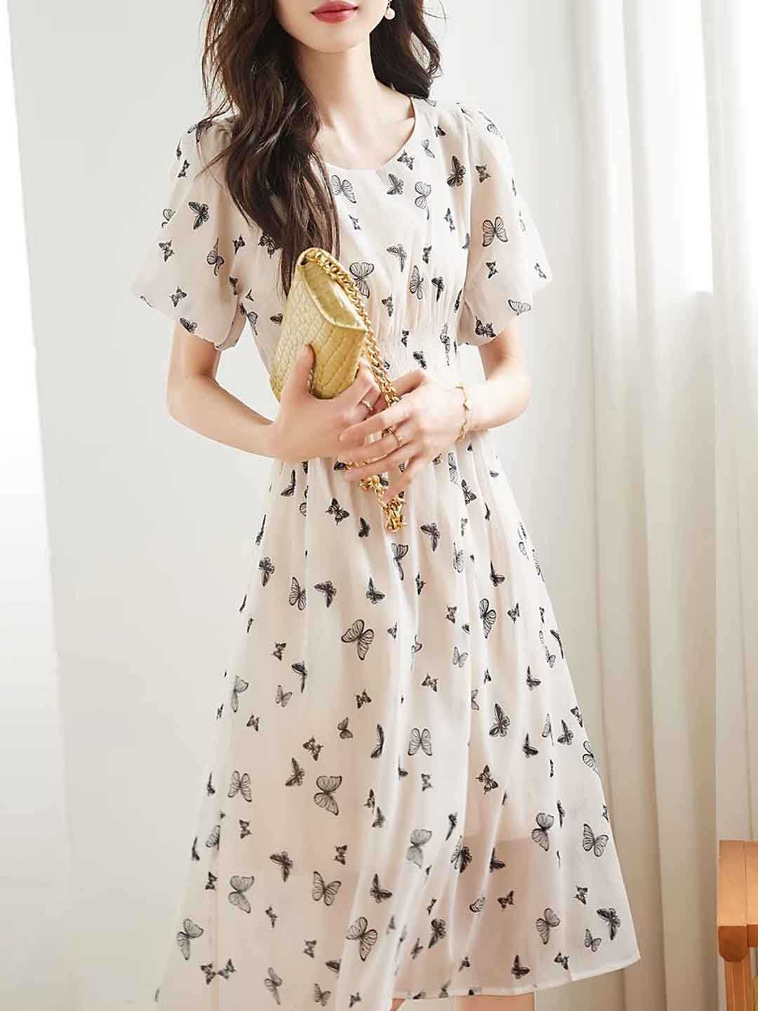 Well Tailored Dress with a Graceful Silhouette