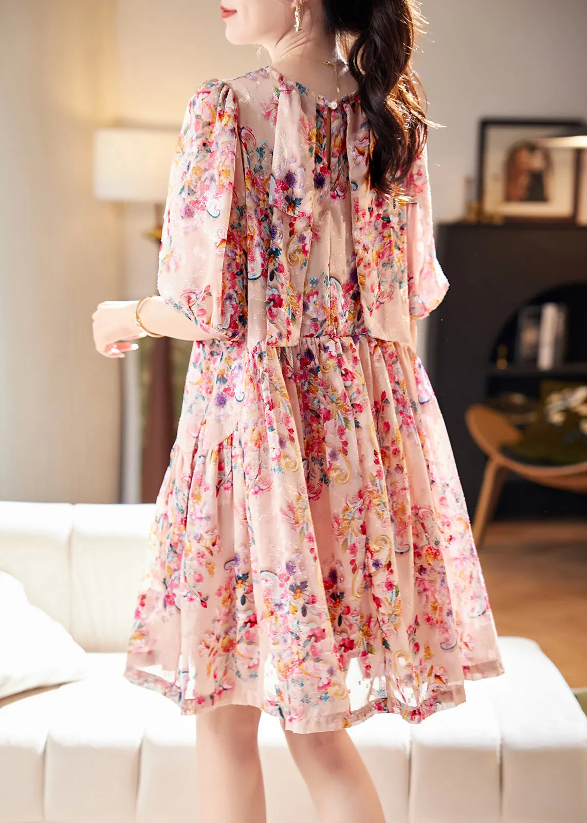 Effortlessly Elegant Dress with a Timeless Design