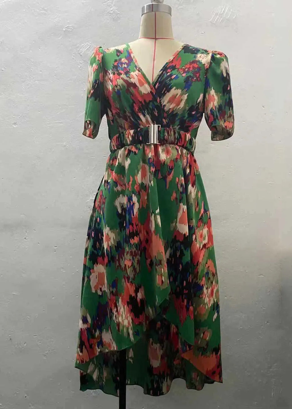 Well Tailored Dress with a Graceful Silhouette