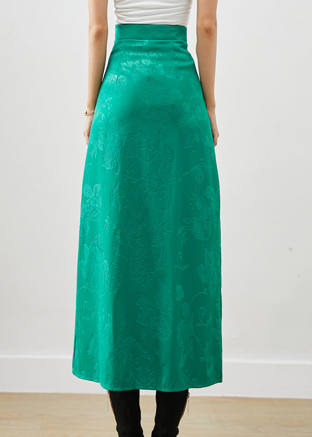 Sophisticated Garment with a Clean Classic Look