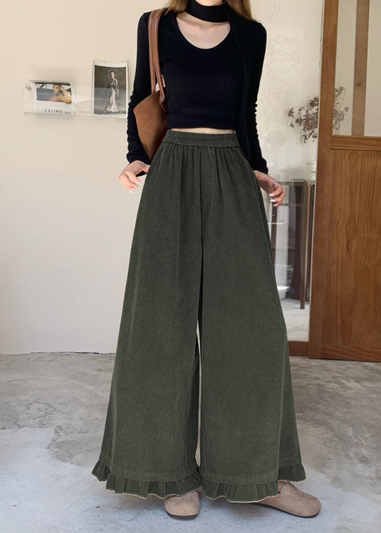 Effortlessly Elegant Pants with a Timeless Design