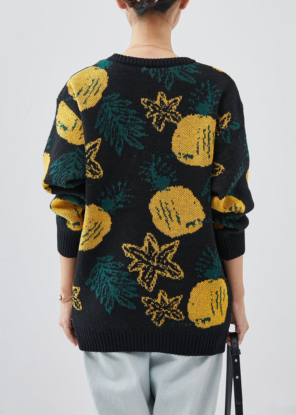 Effortlessly Elegant Sweater with a Timeless Design
