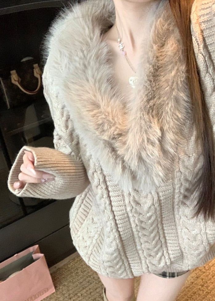 Effortlessly Elegant Sweater with a Timeless Design