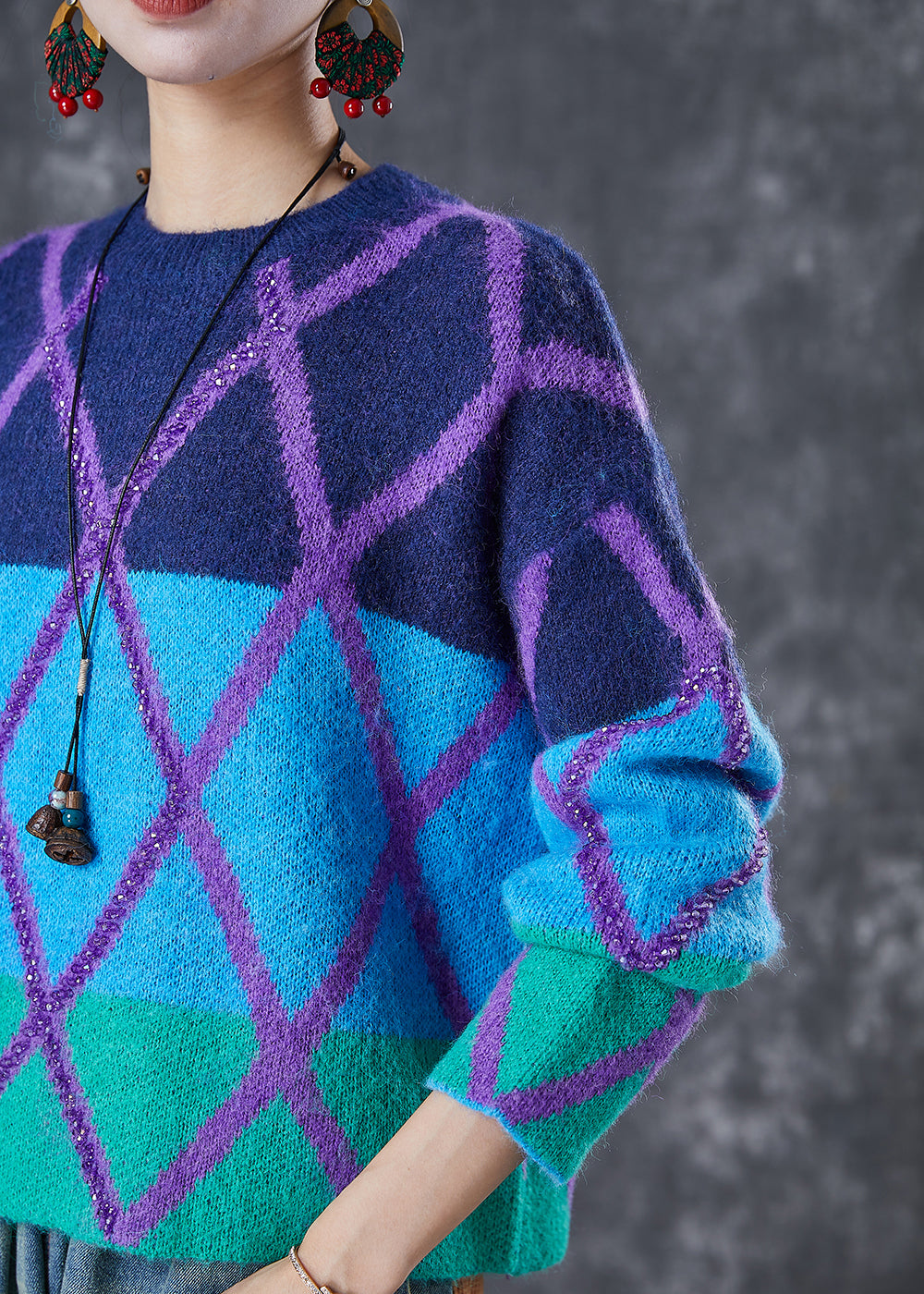 Well Tailored Sweater with a Graceful Silhouette