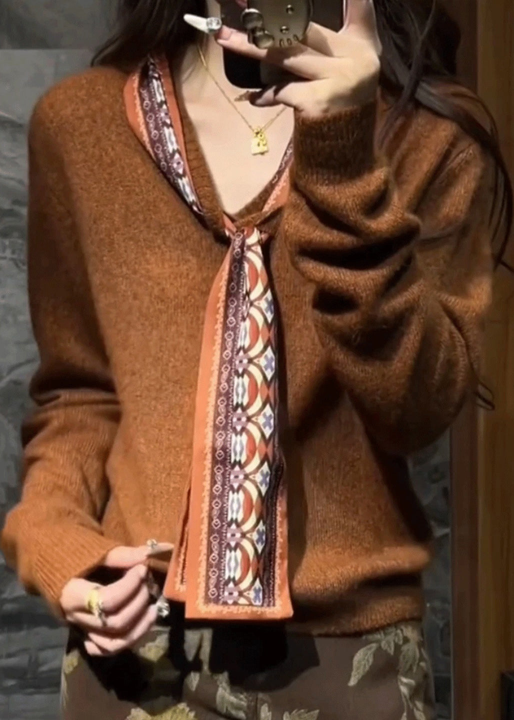 Effortlessly Elegant Sweater with a Timeless Design
