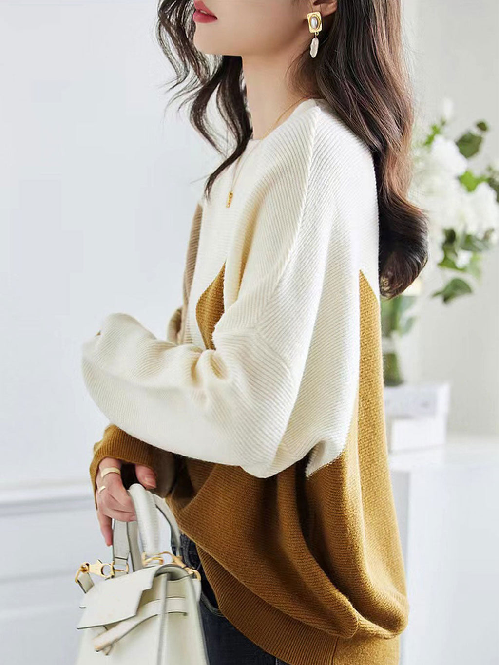 Effortlessly Elegant Sweater with a Timeless Design