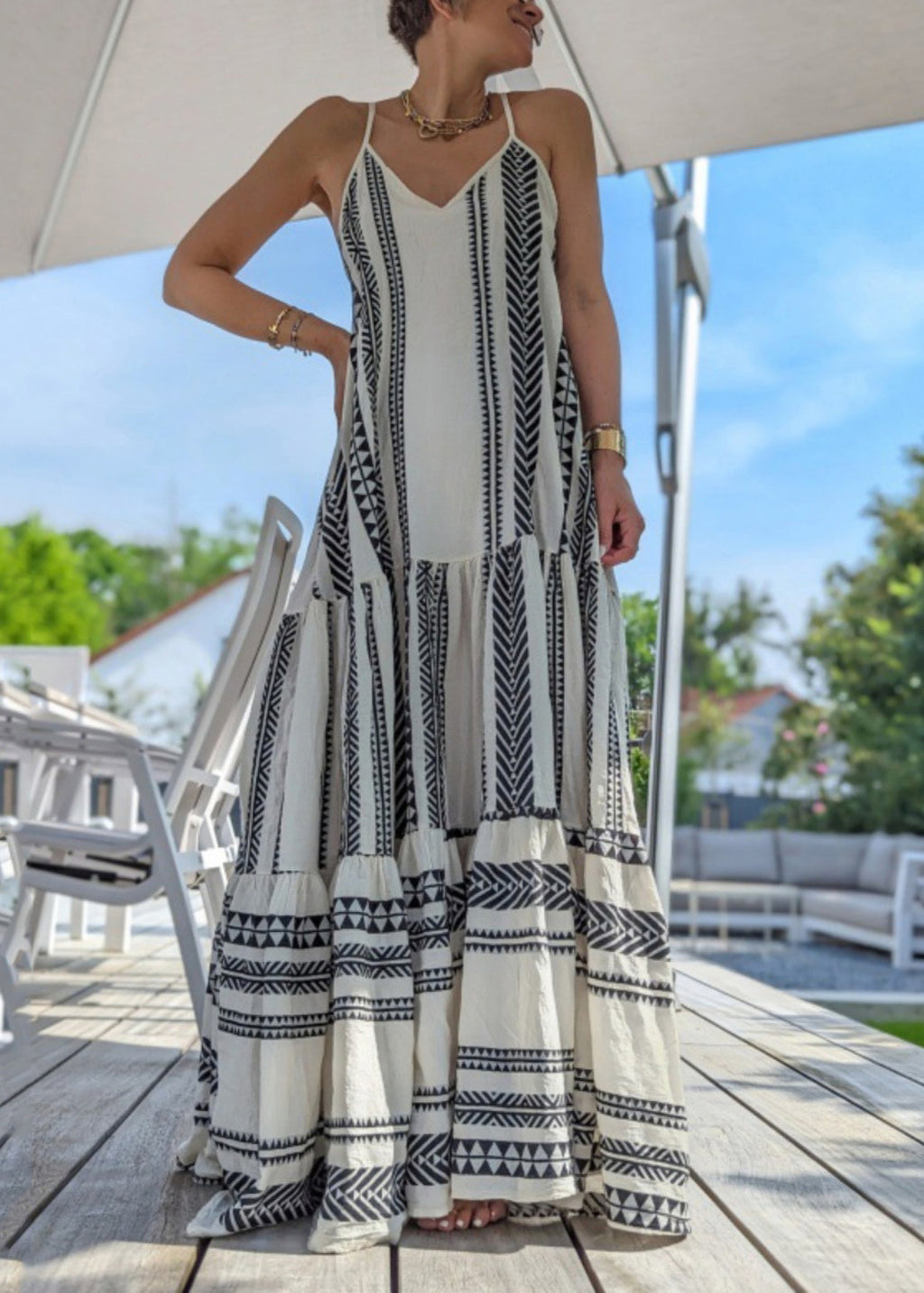 Effortlessly Elegant Dress with a Timeless Design