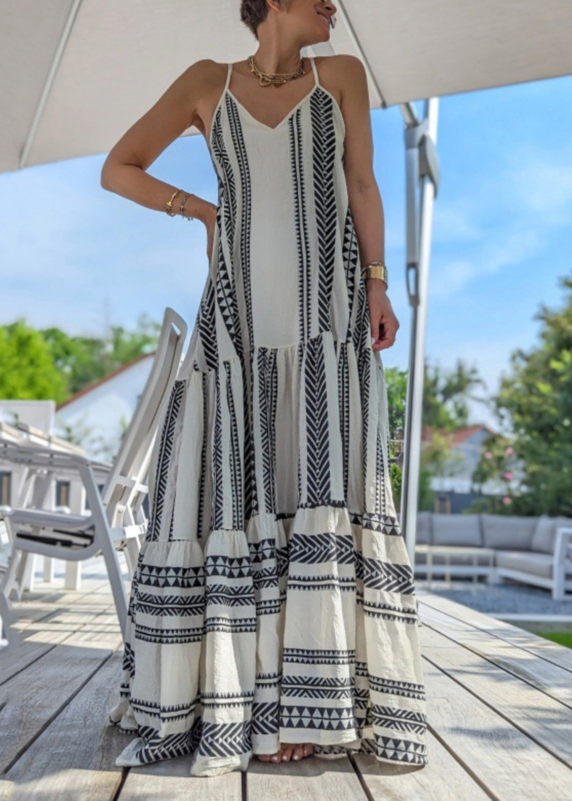 Effortlessly Elegant Dress with a Timeless Design