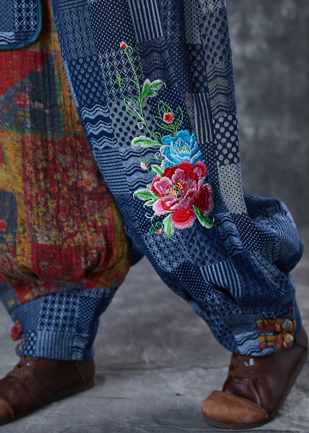 Effortlessly Elegant Pants with a Timeless Design