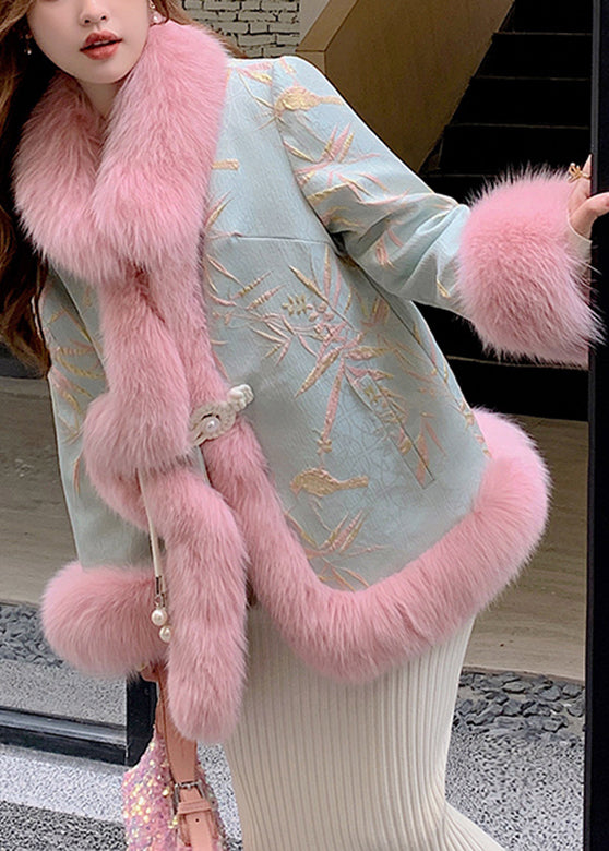 Beautifully Finished Coat in a Timeless Design