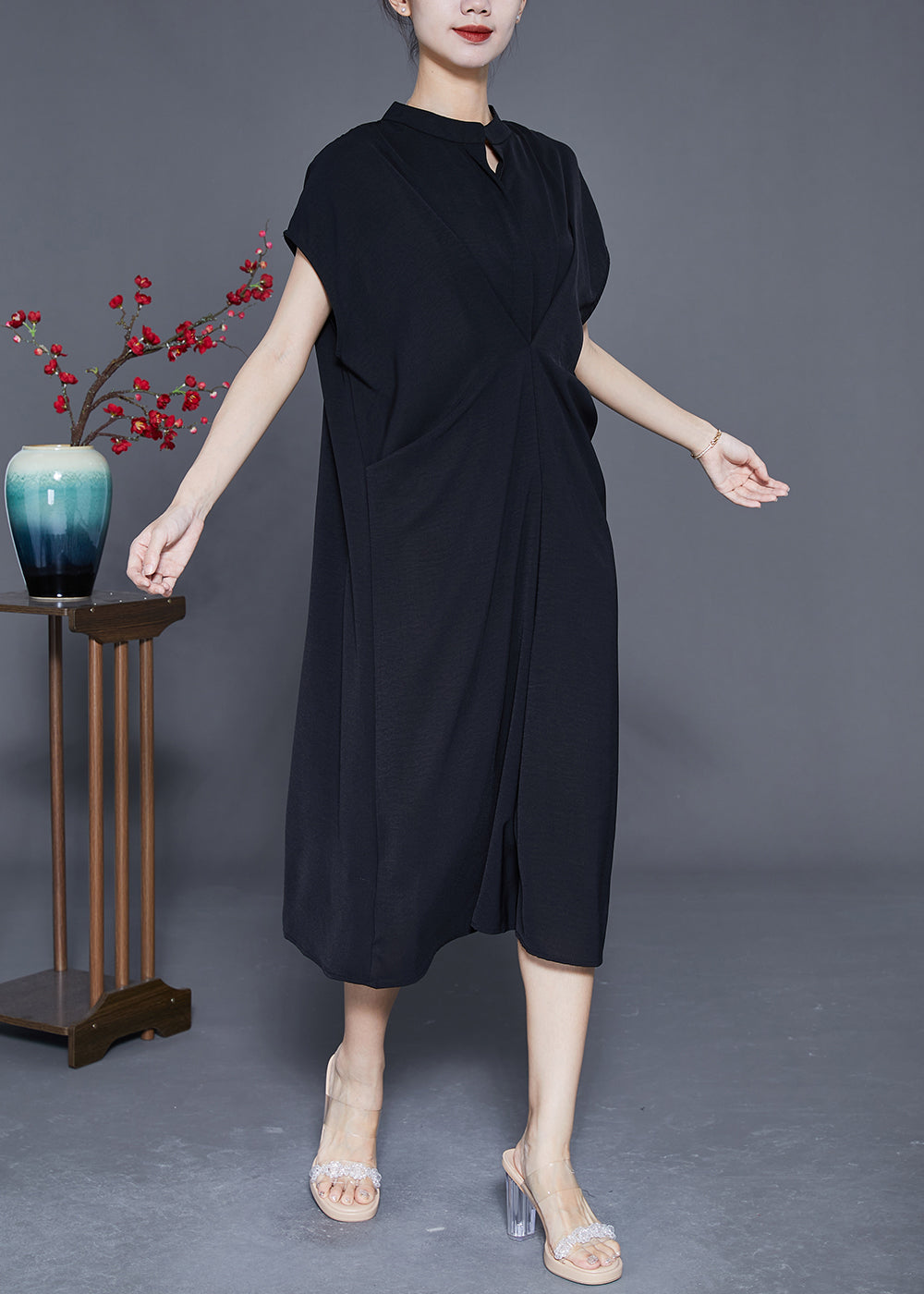 Beautifully Finished Dress in a Timeless Design