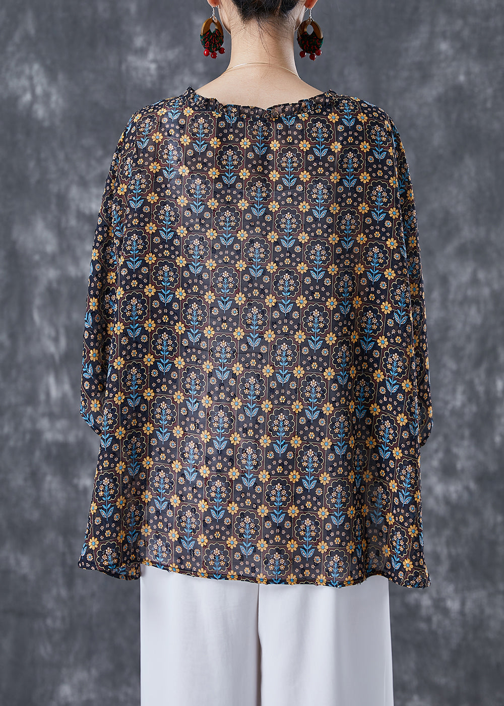 Classic Vintage Shirt with a Flattering Fit