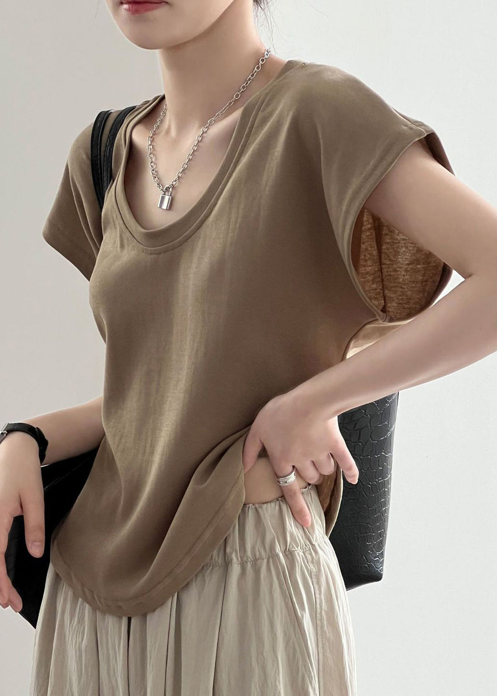 Effortlessly Elegant Shirt with a Timeless Design