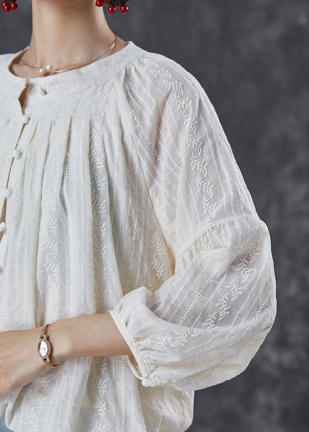 Well Tailored Shirt with a Graceful Silhouette